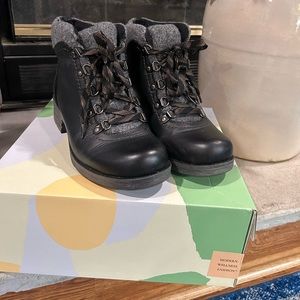 Earth Origins Black Ankle Boots Size 7M EUC